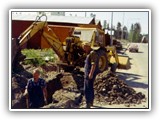 Tullis Traktorgrvare hos Slls 1969, grver kabel i Saltskog